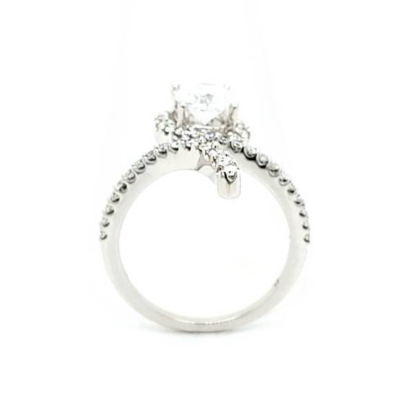 100-07947 | White Gold Swirled Round Diamond Halo Semi Mount