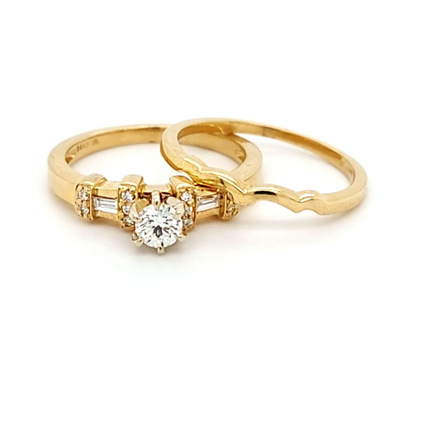 Picture of Yellow Gold Round Diamond Engagement Bridal Set